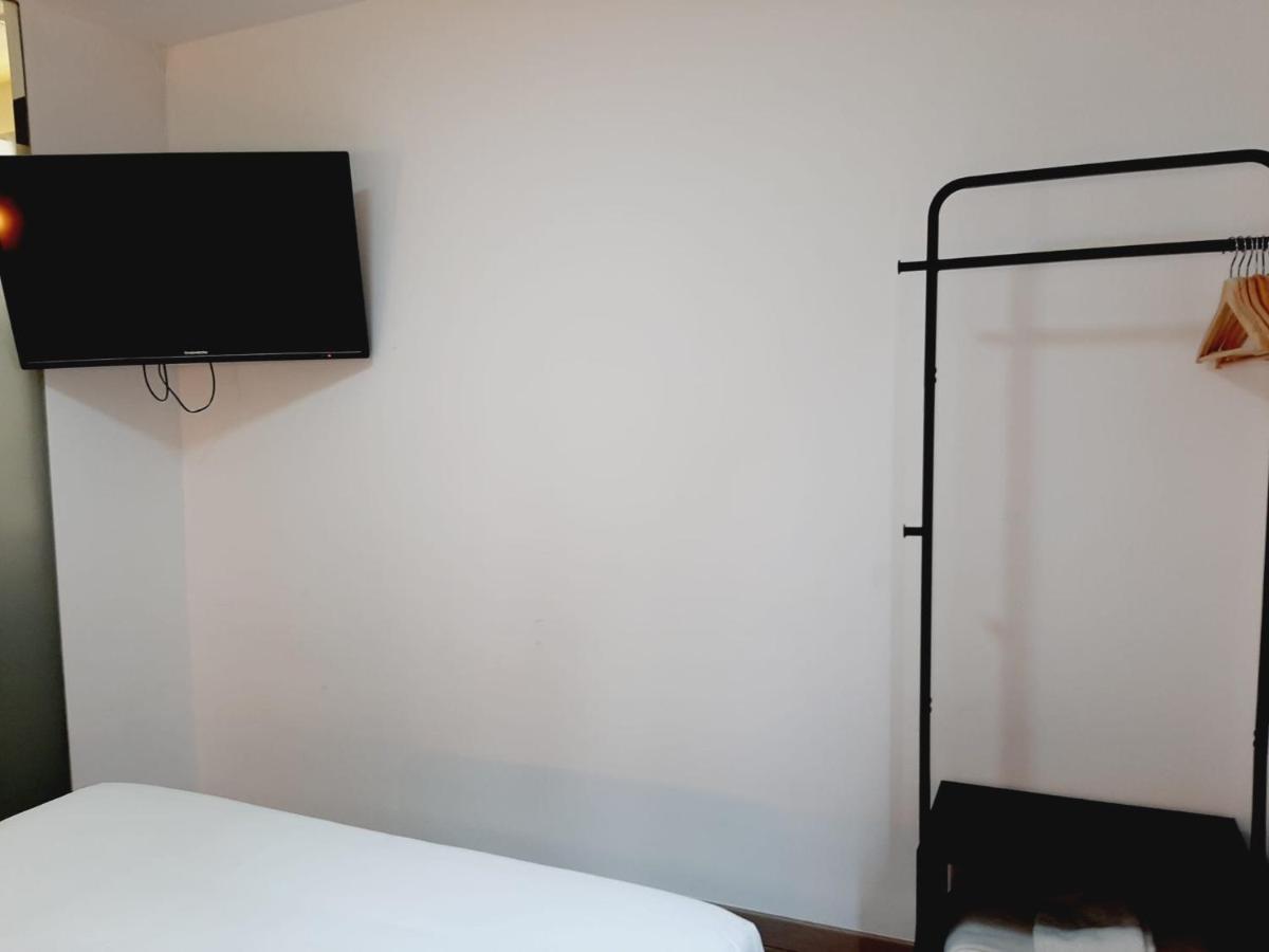 Hostal Laia By Gaiarooms Barcelona Luaran gambar