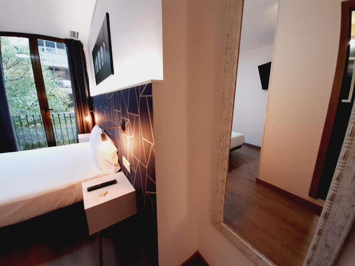 Hostal Laia By Gaiarooms Barcelona Luaran gambar